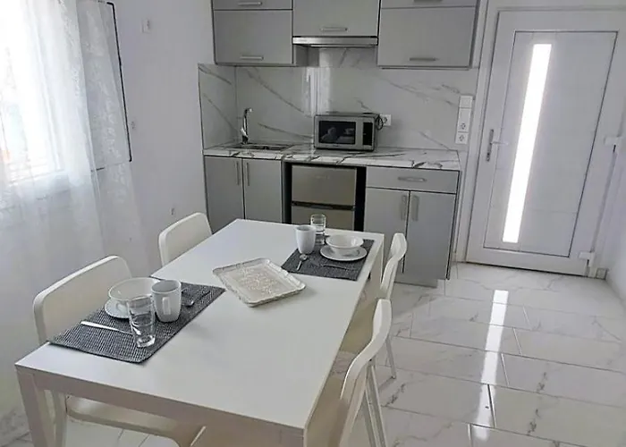 Lava Prive קרטראדוס